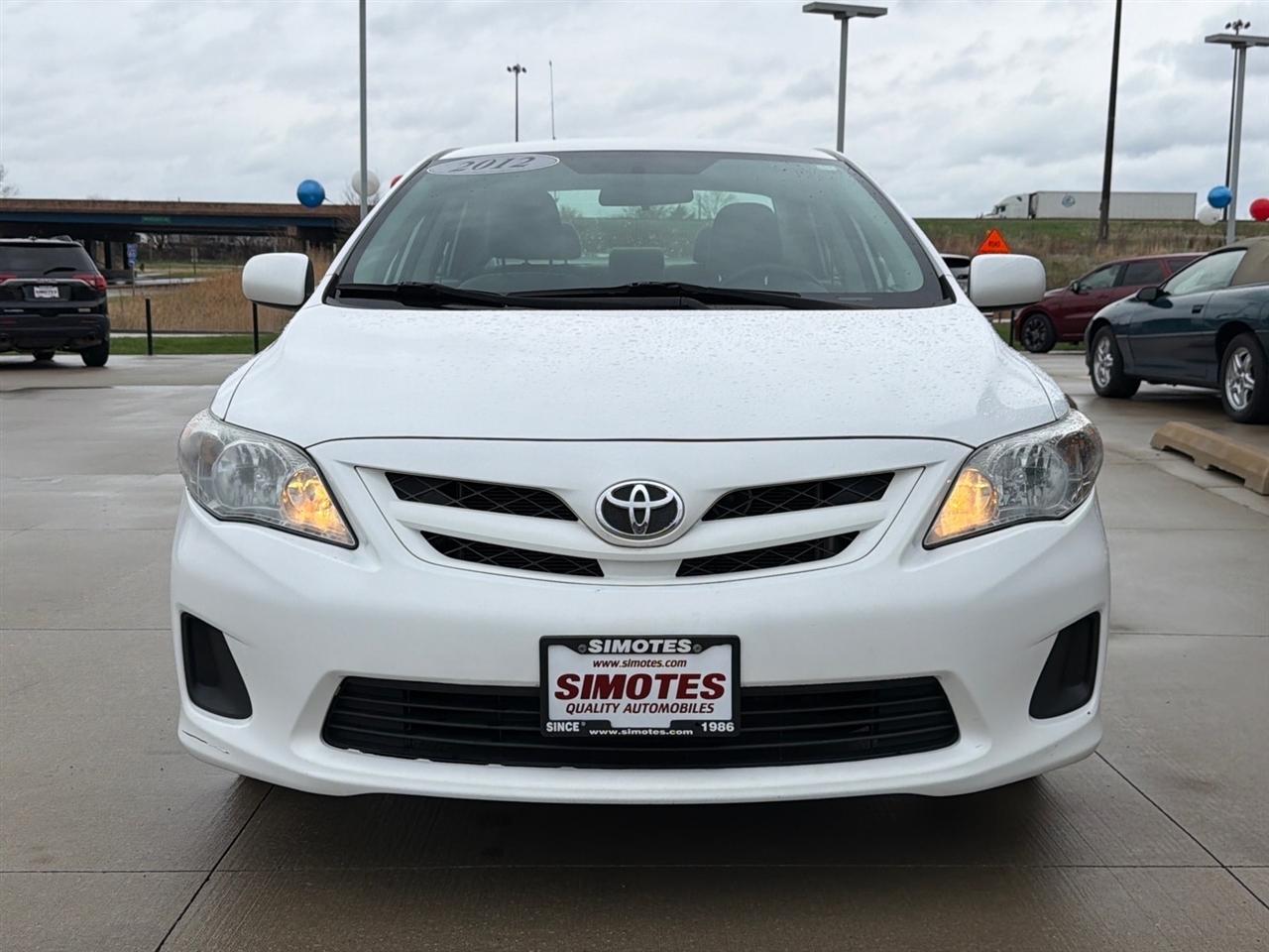 Toyota Corolla 4dr Sdn Auto LE (Natl) 2012