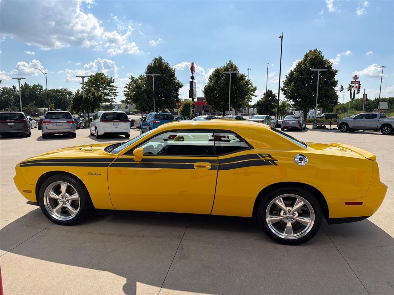 Dodge Challenger 2dr Cpe R/T Classic 2010