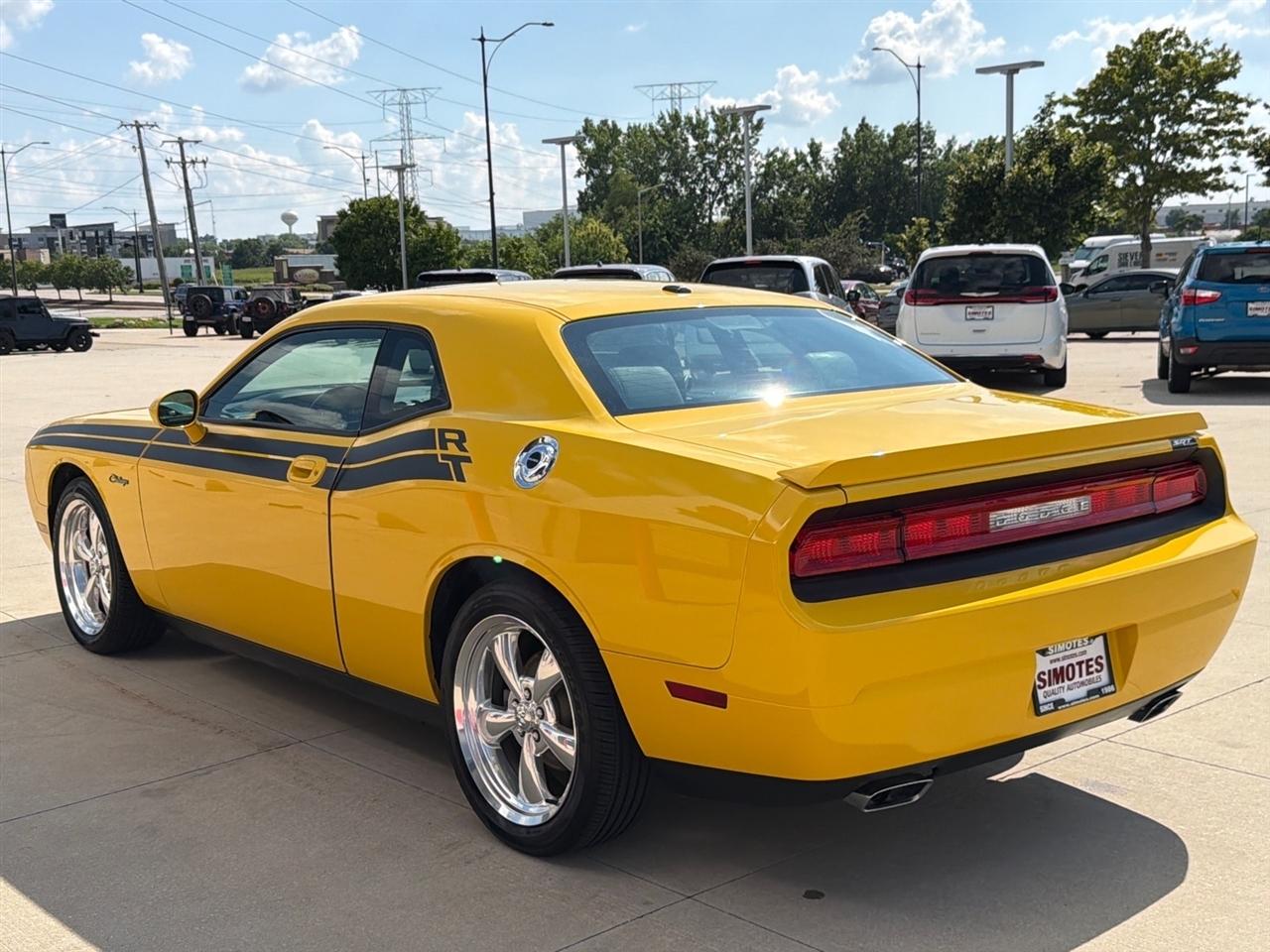 Dodge Challenger 2dr Cpe R/T Classic 2010