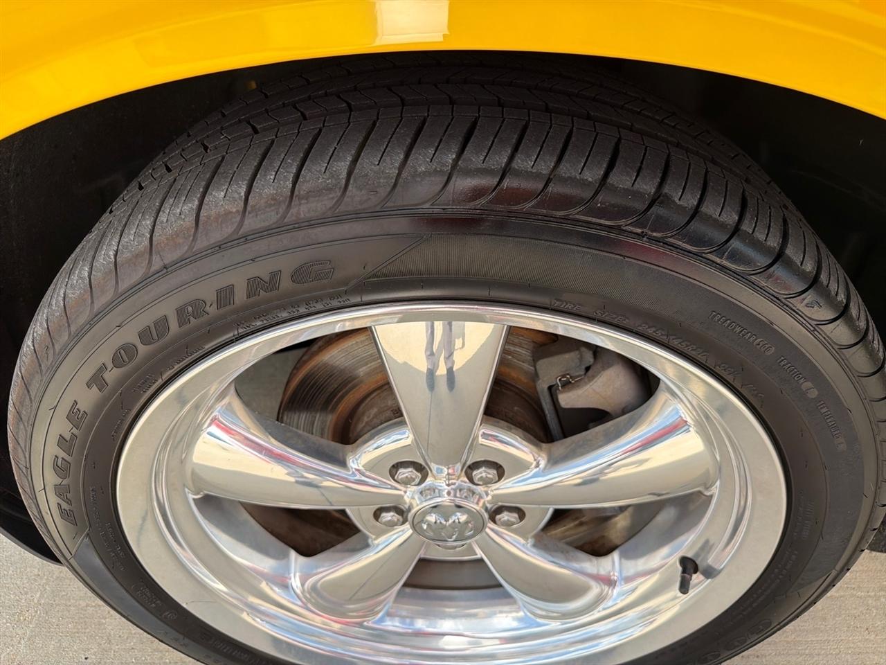 Dodge Challenger 2dr Cpe R/T Classic 2010