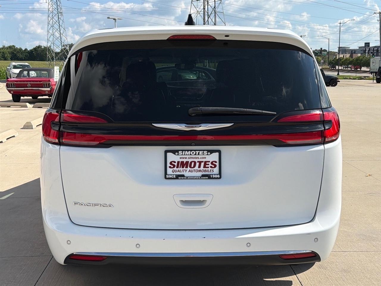 Chrysler Pacifica Touring L FWD 2023