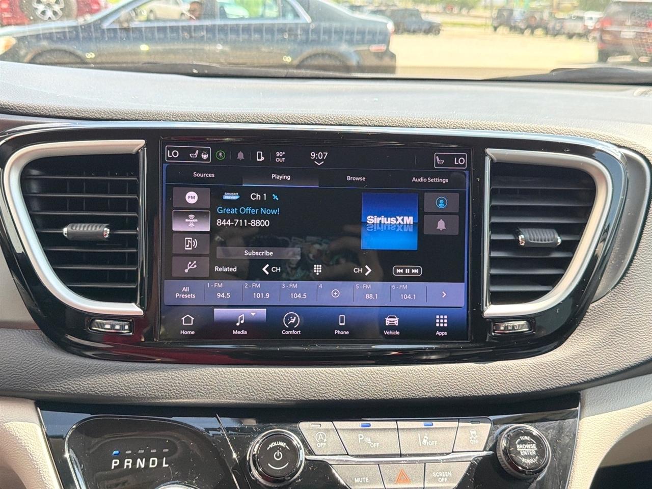Chrysler Pacifica Touring L FWD 2023