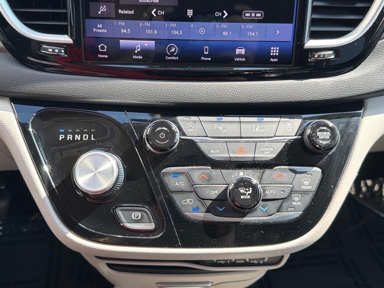 Chrysler Pacifica Touring L FWD 2023