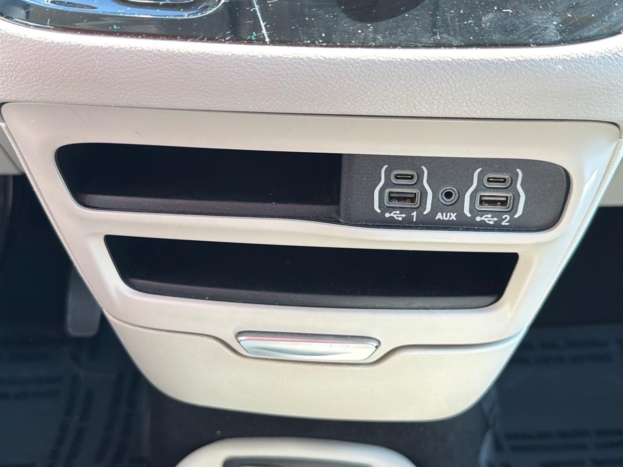 Chrysler Pacifica Touring L FWD 2023