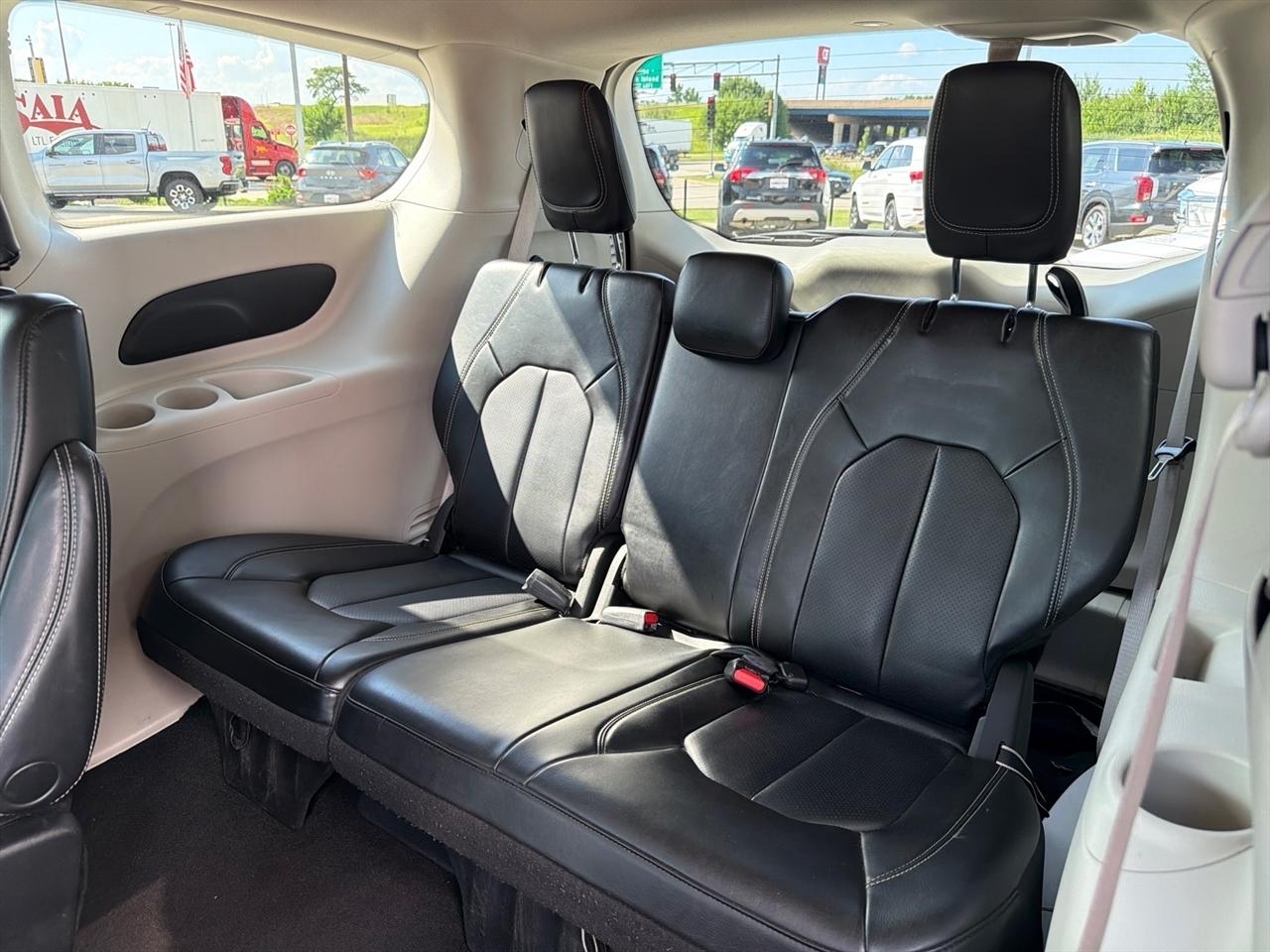 Chrysler Pacifica Touring L FWD 2023