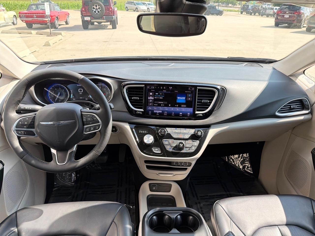 Chrysler Pacifica Touring L FWD 2023