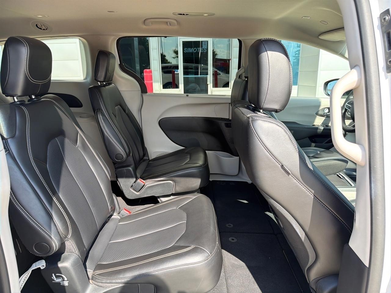 Chrysler Pacifica Touring L FWD 2023
