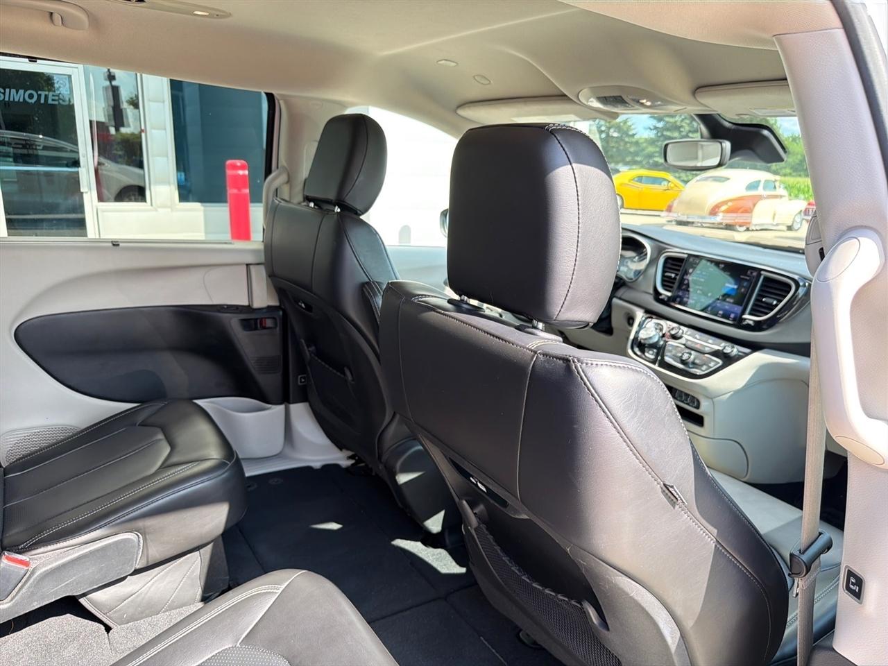 Chrysler Pacifica Touring L FWD 2023