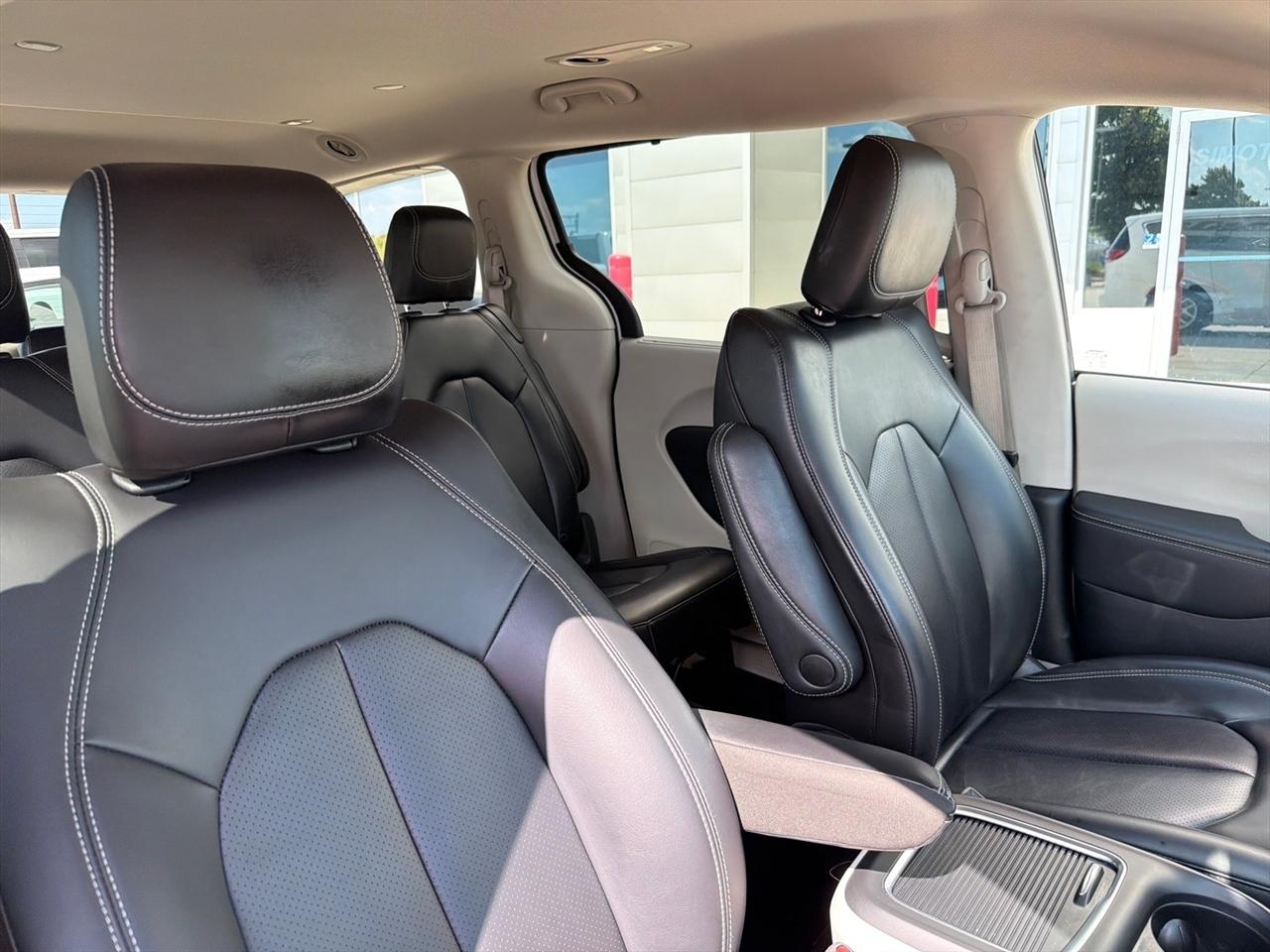 Chrysler Pacifica Touring L FWD 2023