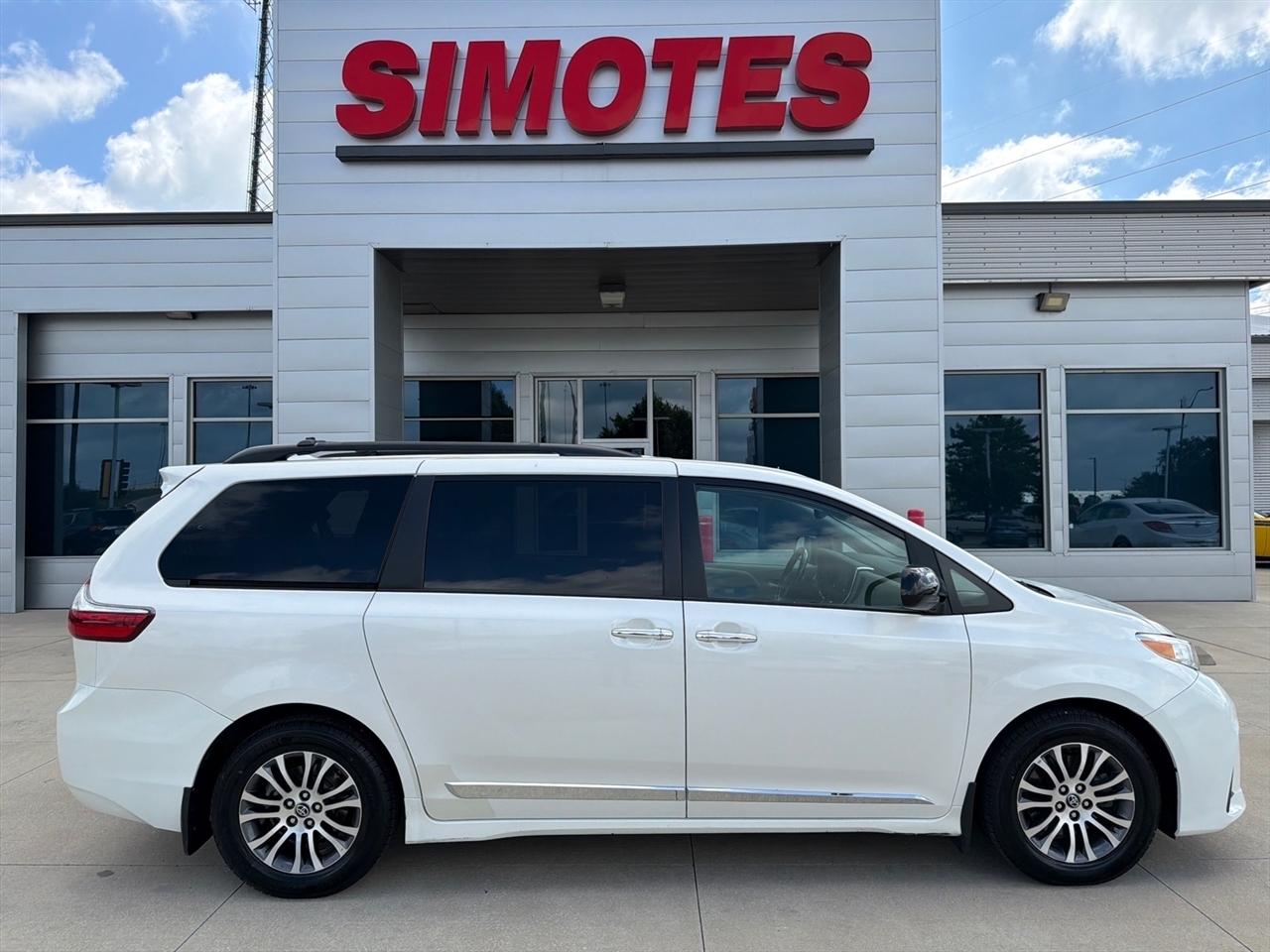 Toyota Sienna XLE Auto Access Seat FWD 7-Passenger (Natl) 2019