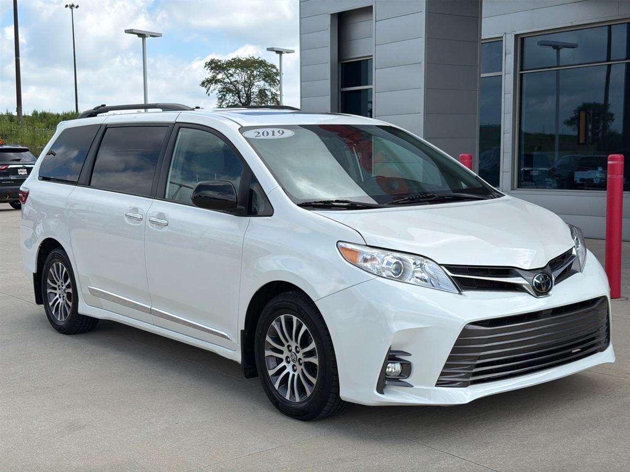 Toyota Sienna XLE Auto Access Seat FWD 7-Passenger (Natl) 2019