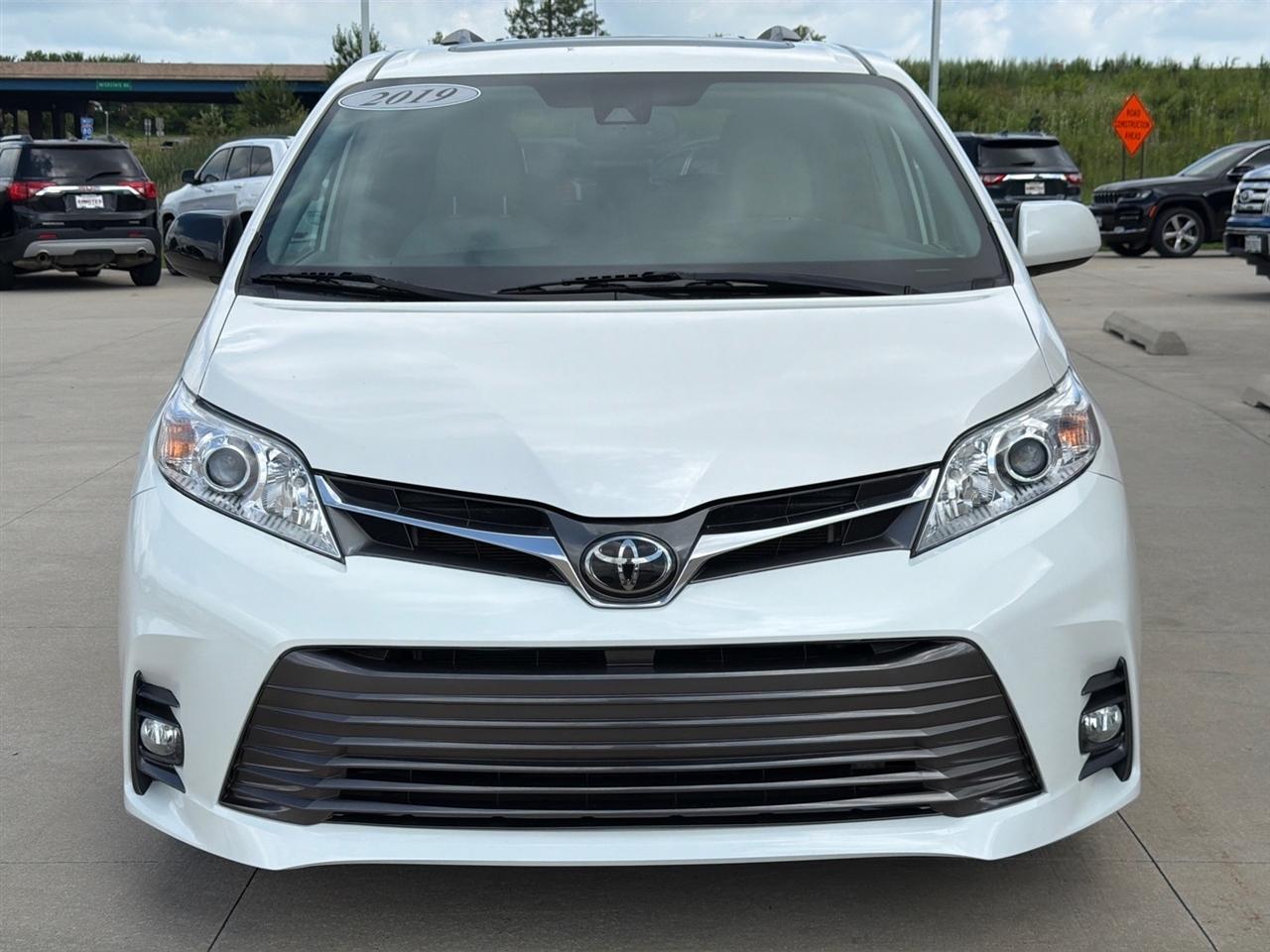 Toyota Sienna XLE Auto Access Seat FWD 7-Passenger (Natl) 2019
