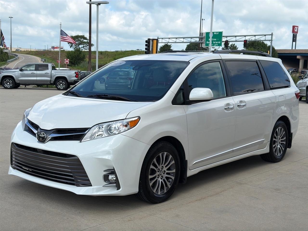 Toyota Sienna XLE Auto Access Seat FWD 7-Passenger (Natl) 2019