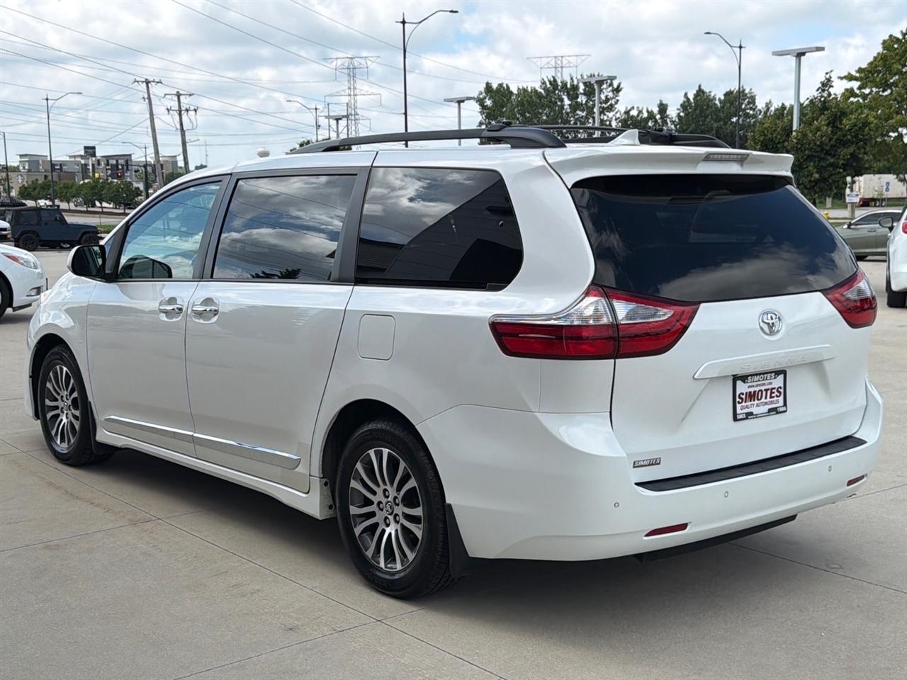 Toyota Sienna XLE Auto Access Seat FWD 7-Passenger (Natl) 2019