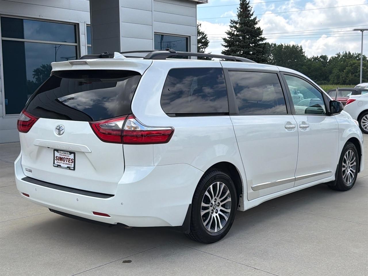 Toyota Sienna XLE Auto Access Seat FWD 7-Passenger (Natl) 2019