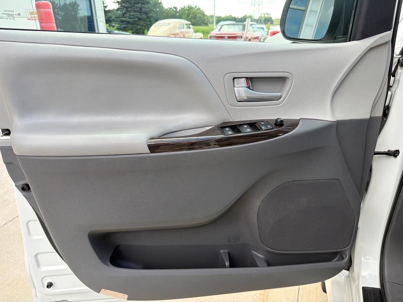 Toyota Sienna XLE Auto Access Seat FWD 7-Passenger (Natl) 2019