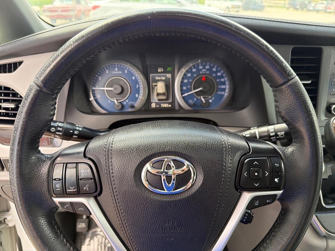 Toyota Sienna XLE Auto Access Seat FWD 7-Passenger (Natl) 2019