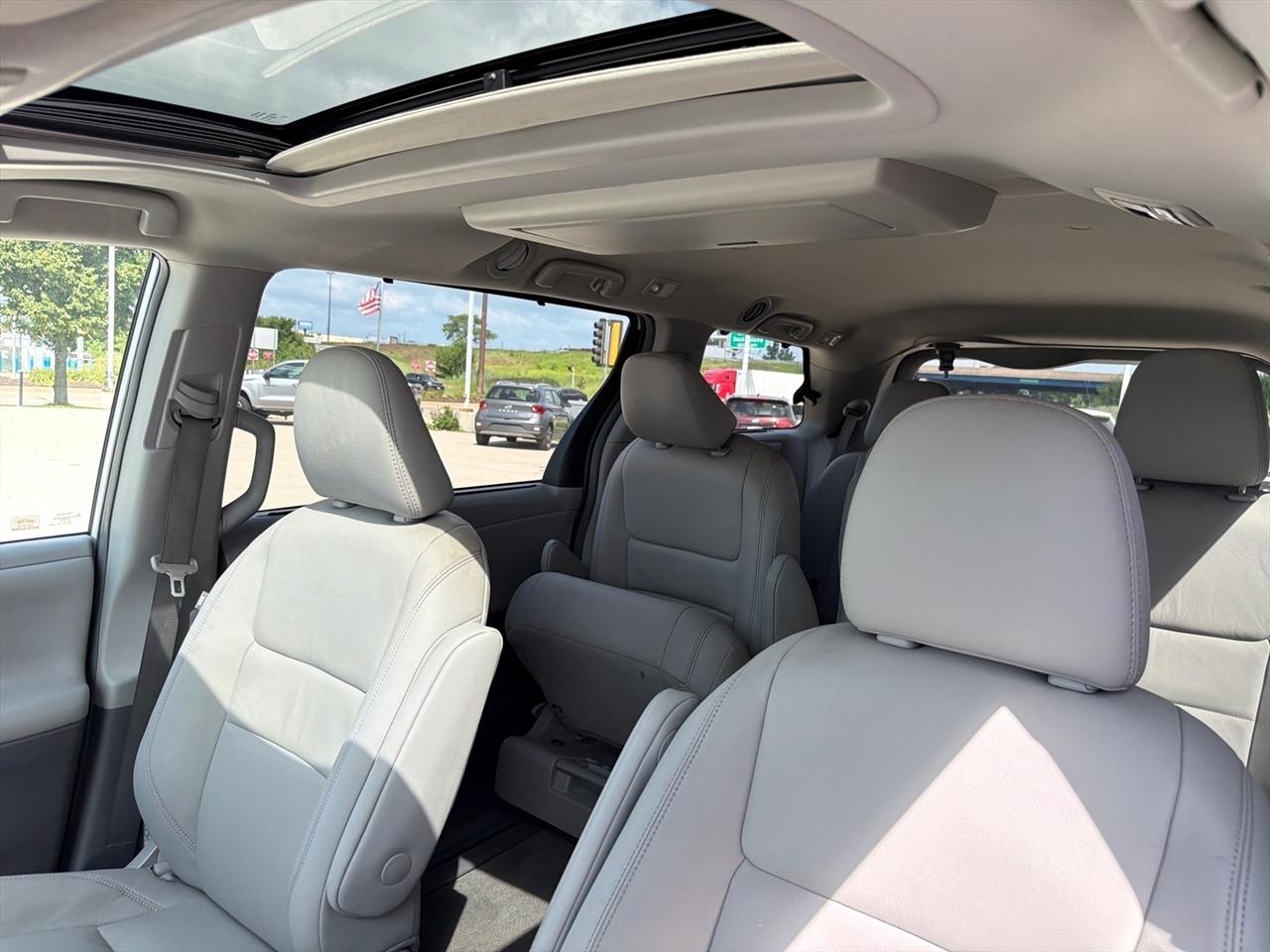 Toyota Sienna XLE Auto Access Seat FWD 7-Passenger (Natl) 2019