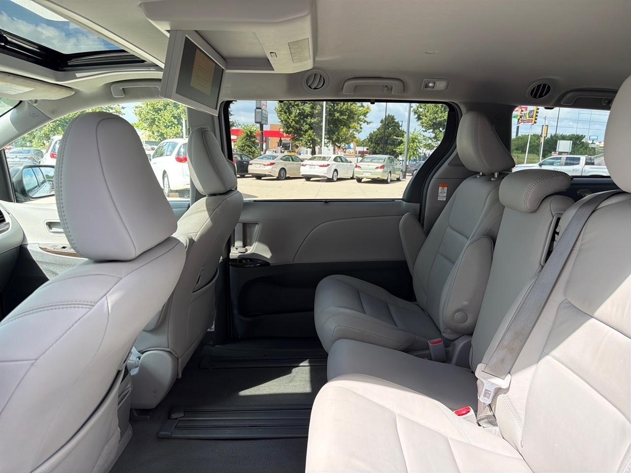 Toyota Sienna XLE Auto Access Seat FWD 7-Passenger (Natl) 2019