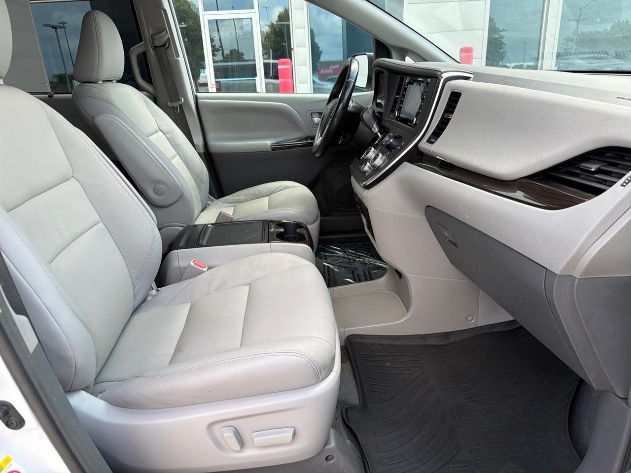 Toyota Sienna XLE Auto Access Seat FWD 7-Passenger (Natl) 2019