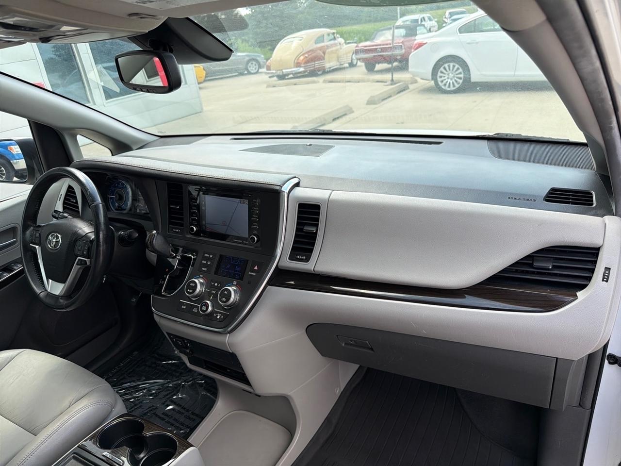 Toyota Sienna XLE Auto Access Seat FWD 7-Passenger (Natl) 2019