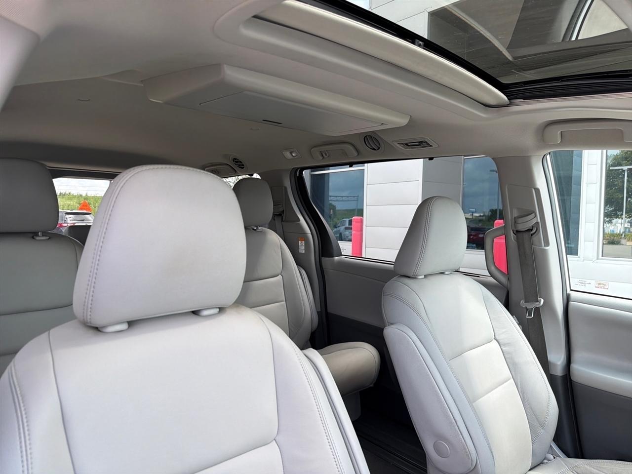 Toyota Sienna XLE Auto Access Seat FWD 7-Passenger (Natl) 2019