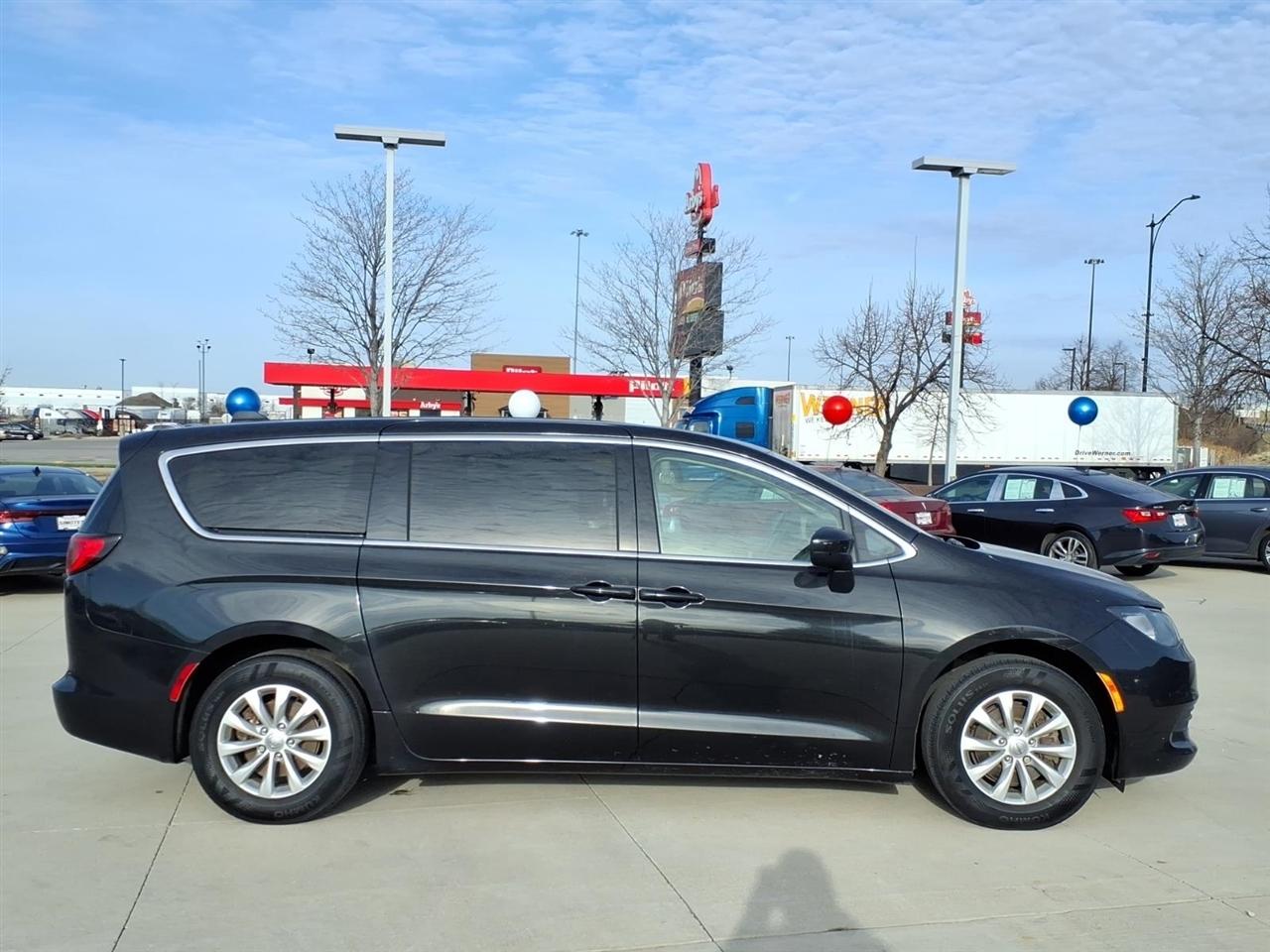 Chrysler Pacifica LX FWD 2019