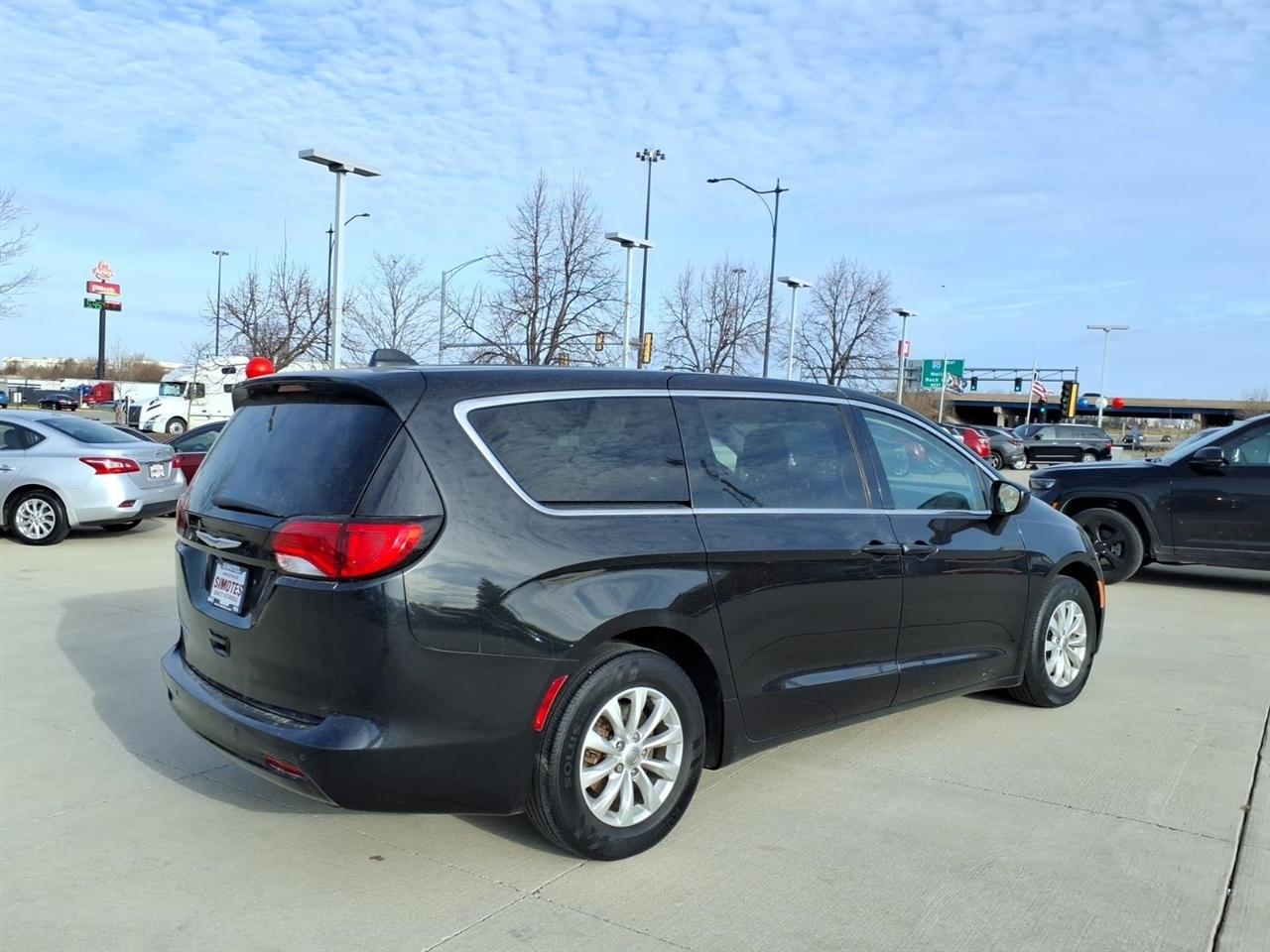 Chrysler Pacifica LX FWD 2019
