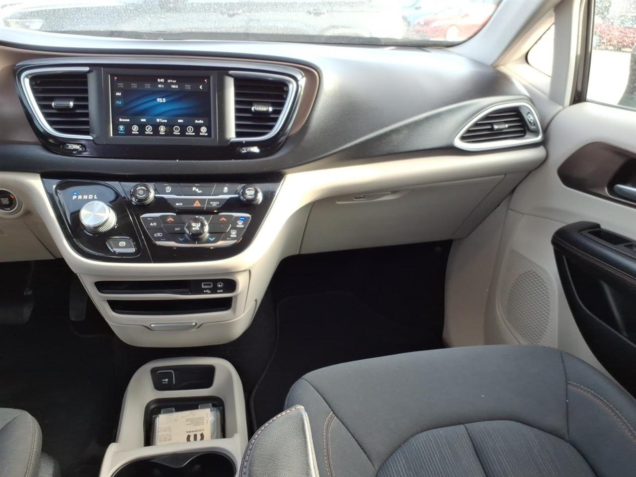 Chrysler Pacifica LX FWD 2019