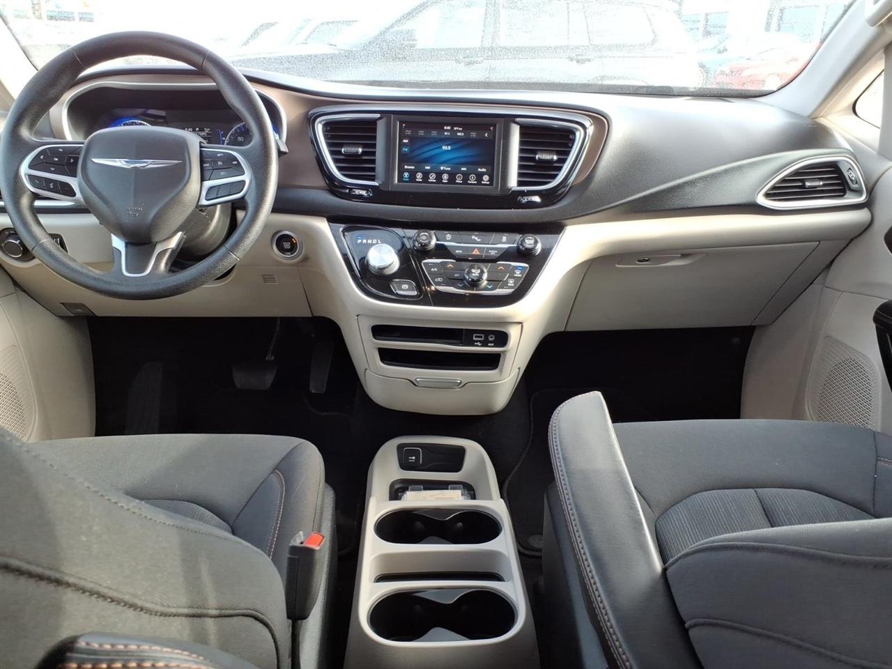 Chrysler Pacifica LX FWD 2019