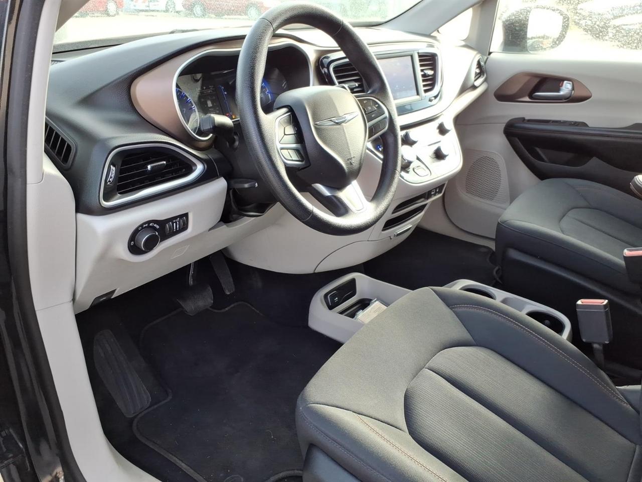 Chrysler Pacifica LX FWD 2019