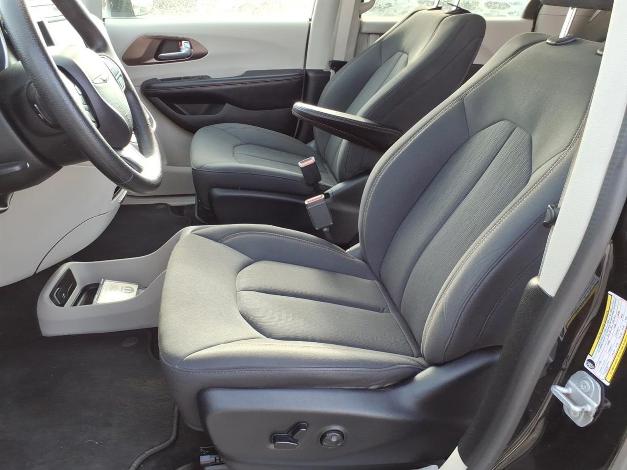 Chrysler Pacifica LX FWD 2019