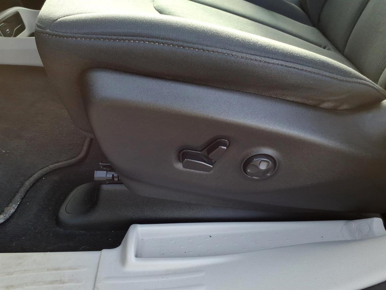 Chrysler Pacifica LX FWD 2019