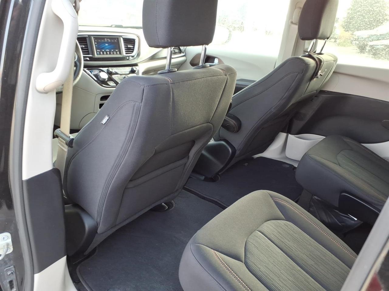 Chrysler Pacifica LX FWD 2019