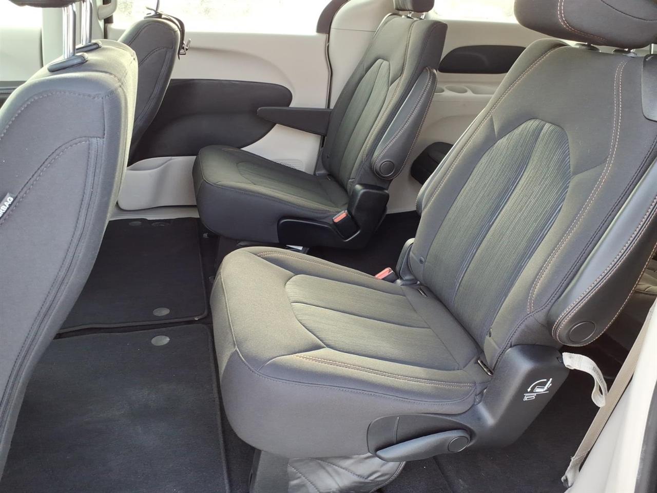 Chrysler Pacifica LX FWD 2019