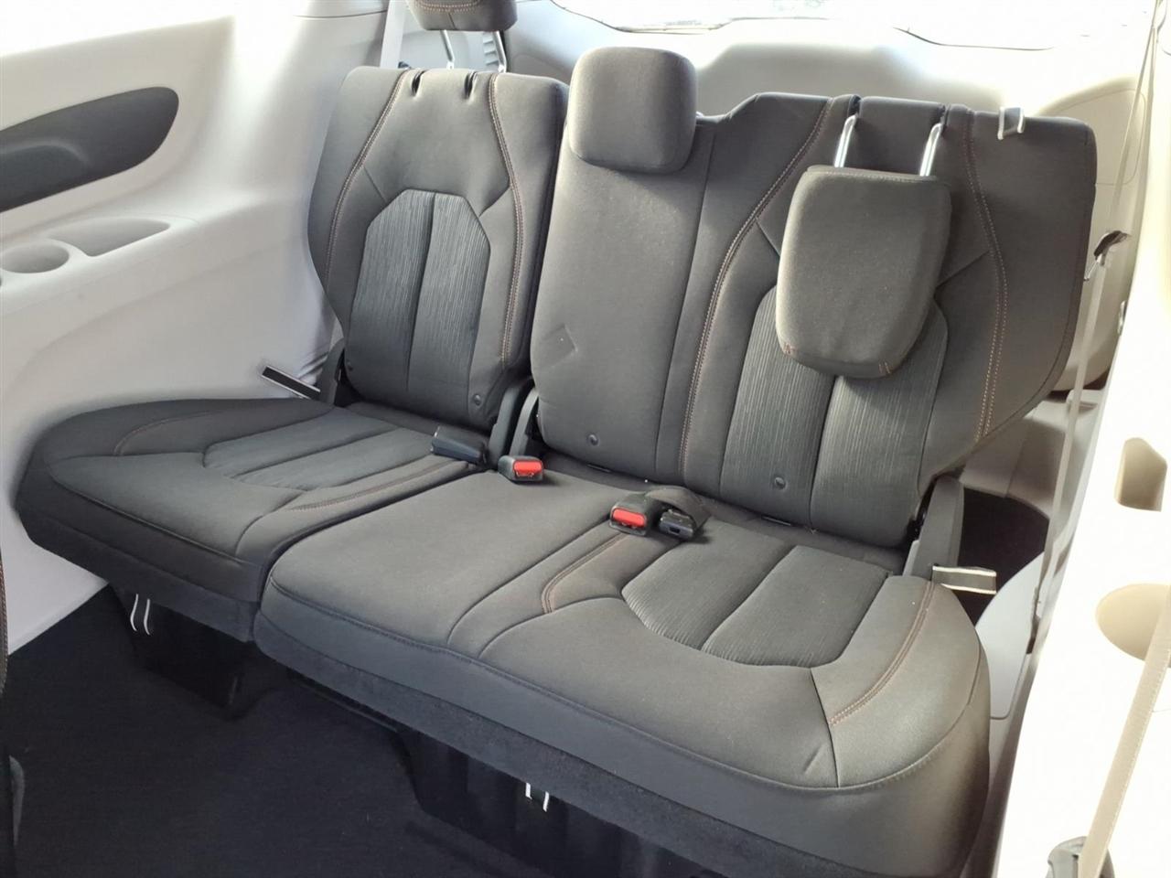 Chrysler Pacifica LX FWD 2019