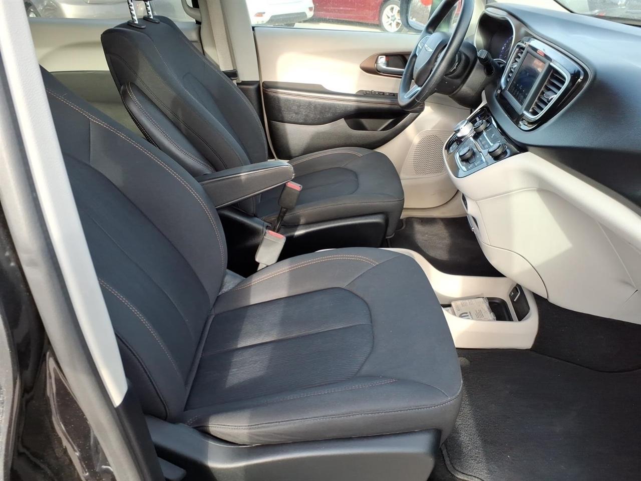 Chrysler Pacifica LX FWD 2019