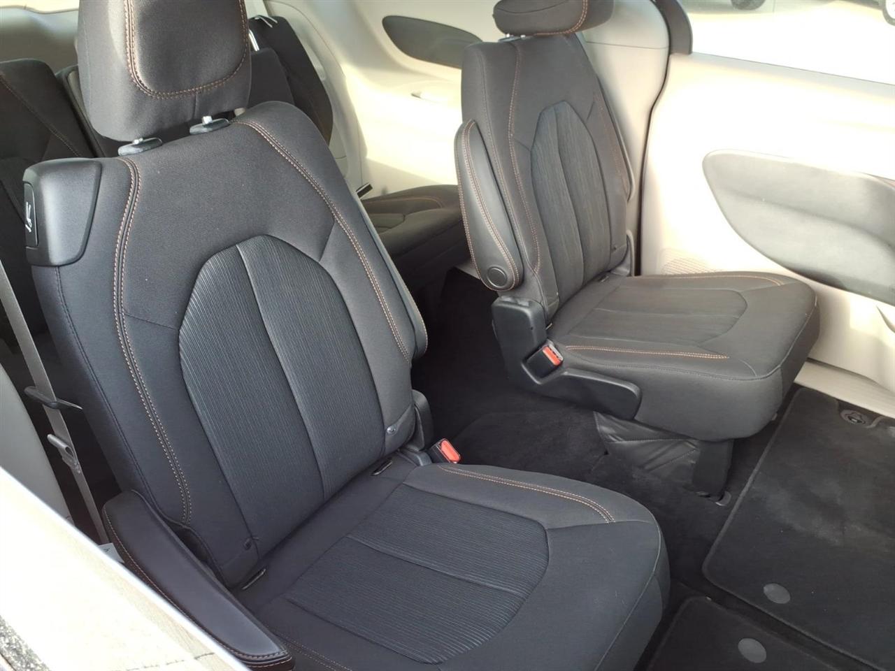 Chrysler Pacifica LX FWD 2019