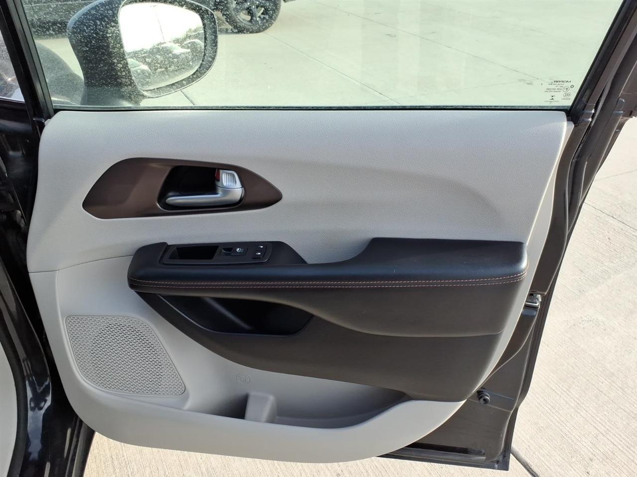 Chrysler Pacifica LX FWD 2019