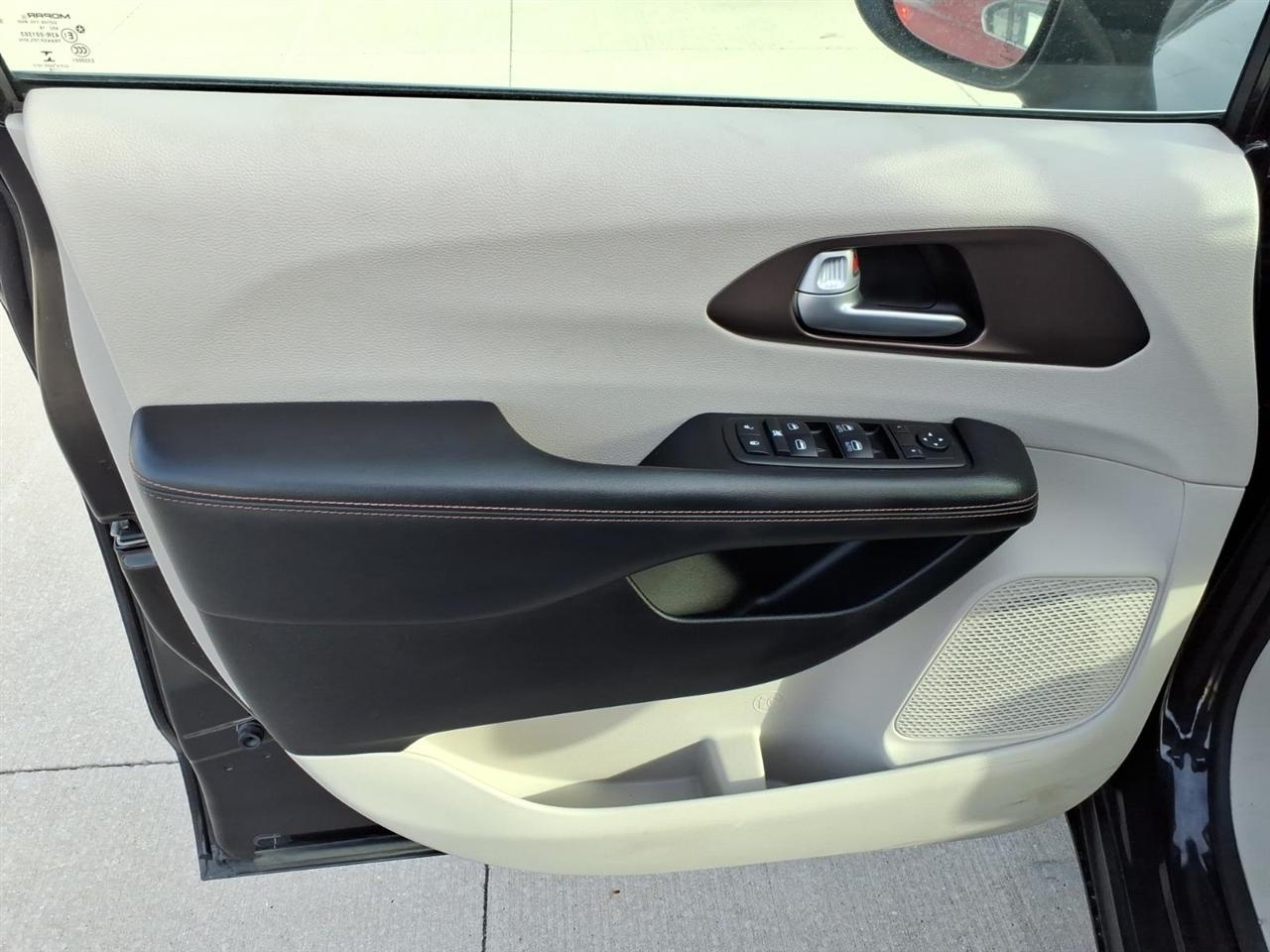 Chrysler Pacifica LX FWD 2019