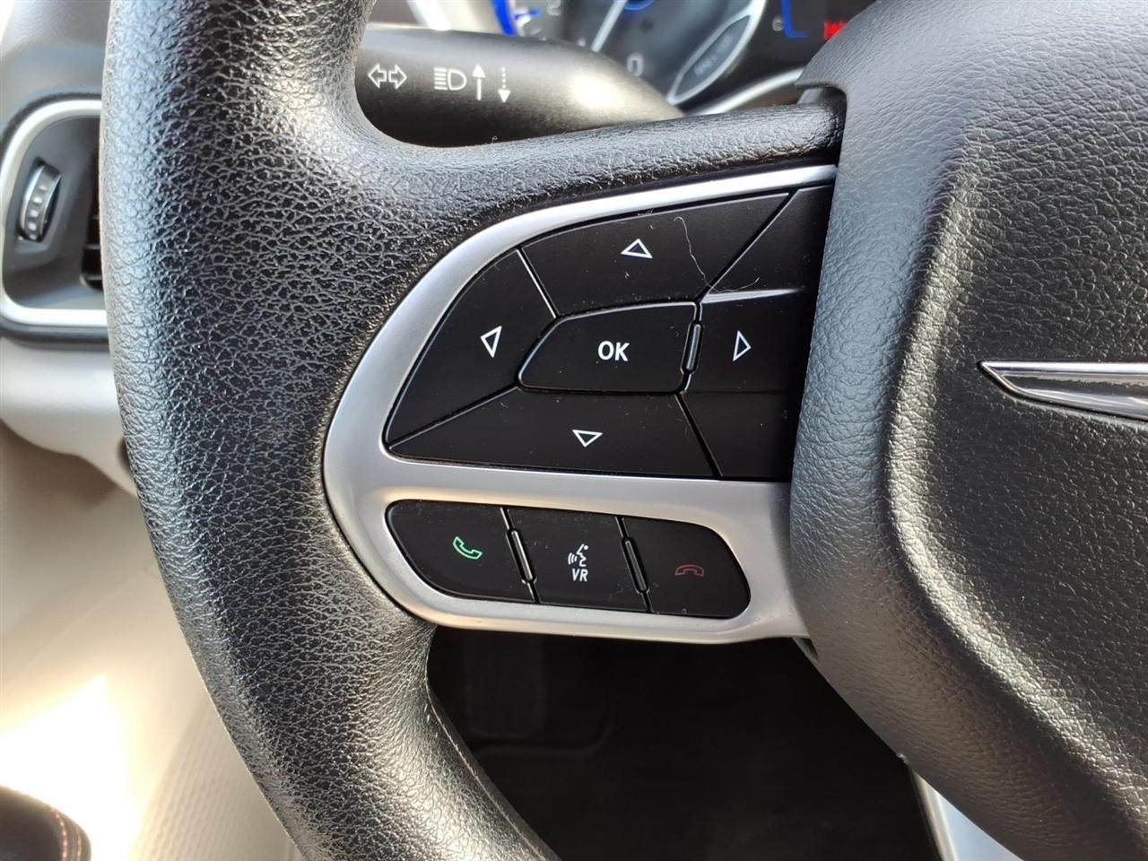 Chrysler Pacifica LX FWD 2019