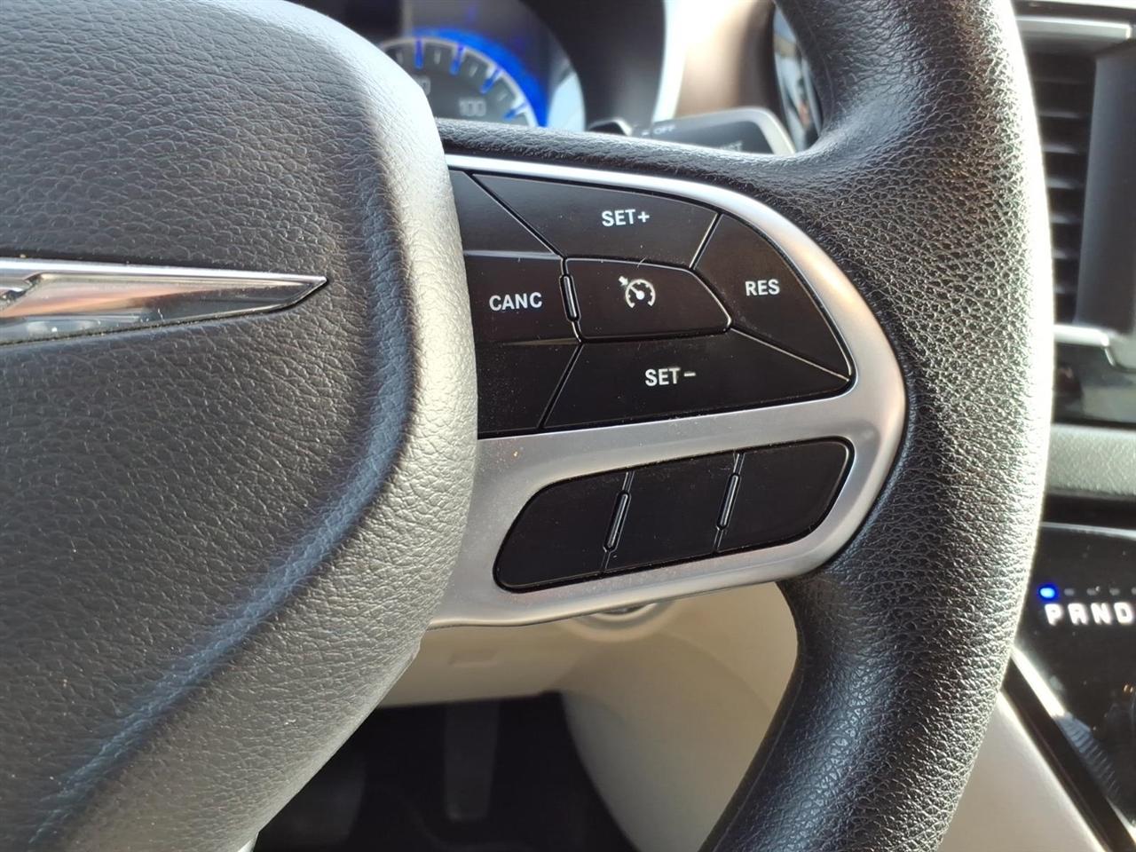 Chrysler Pacifica LX FWD 2019