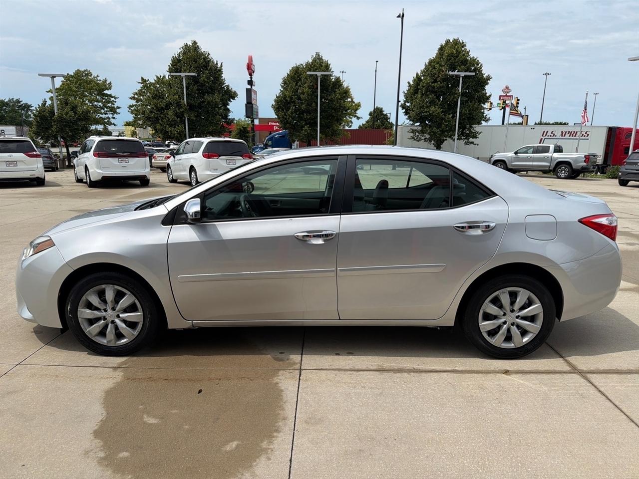 Toyota Corolla 4dr Sdn CVT LE Premium (Natl) 2015