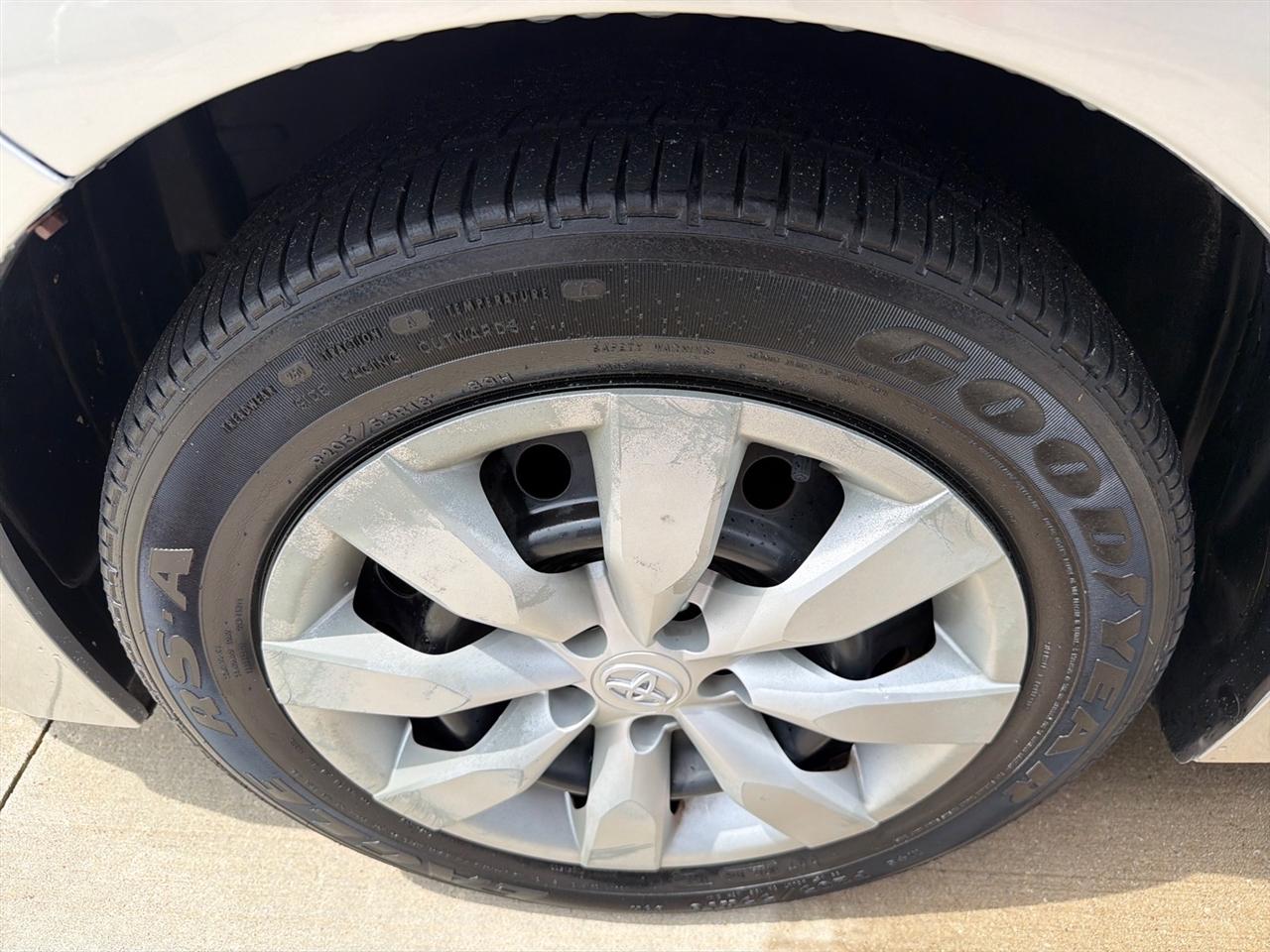 Toyota Corolla 4dr Sdn CVT LE Premium (Natl) 2015