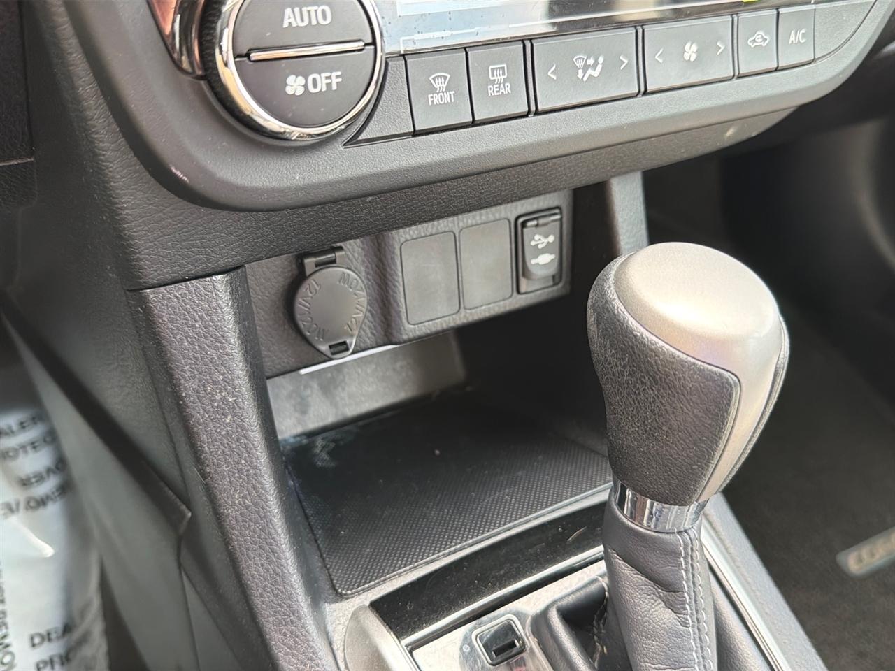Toyota Corolla 4dr Sdn CVT LE Premium (Natl) 2015