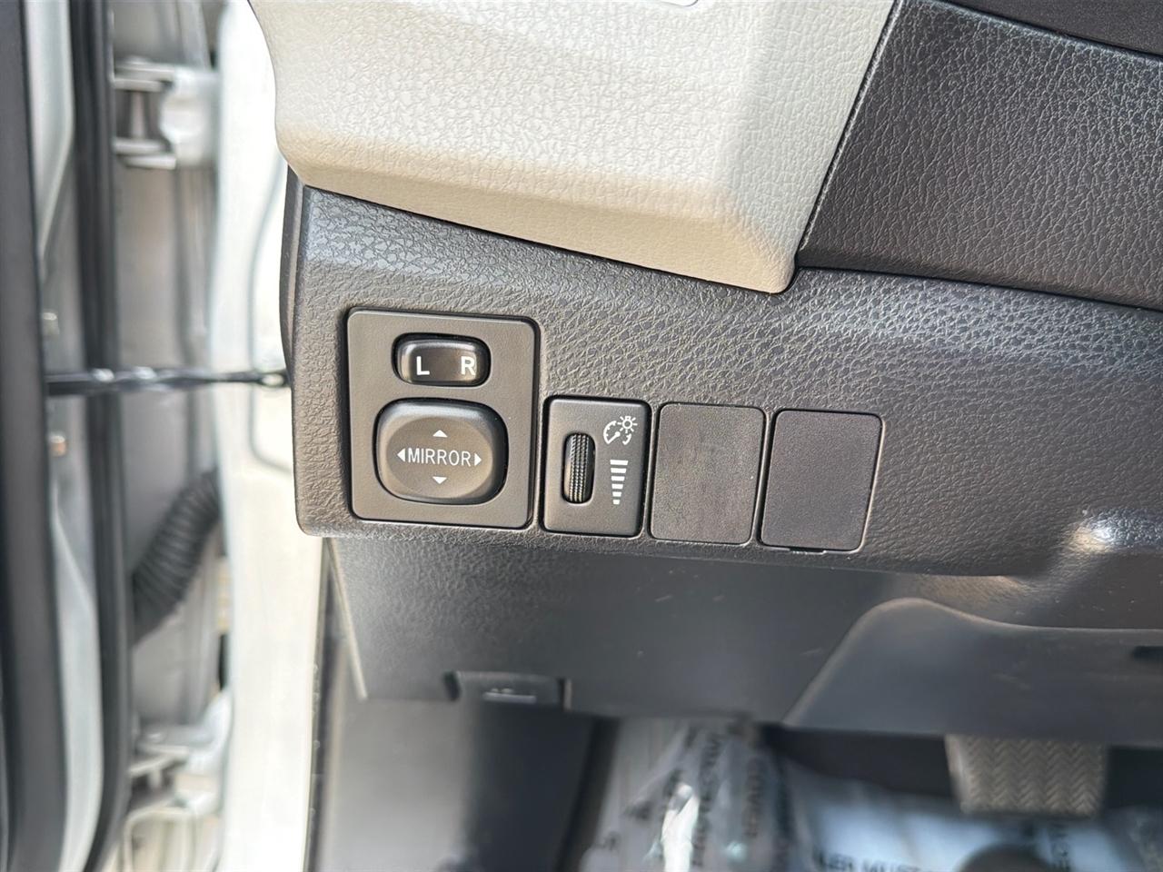 Toyota Corolla 4dr Sdn CVT LE Premium (Natl) 2015