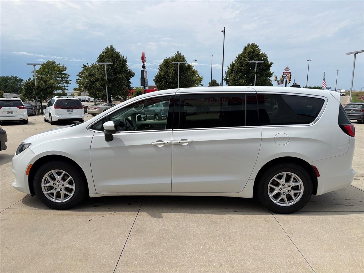 Chrysler Voyager LX FWD 2022