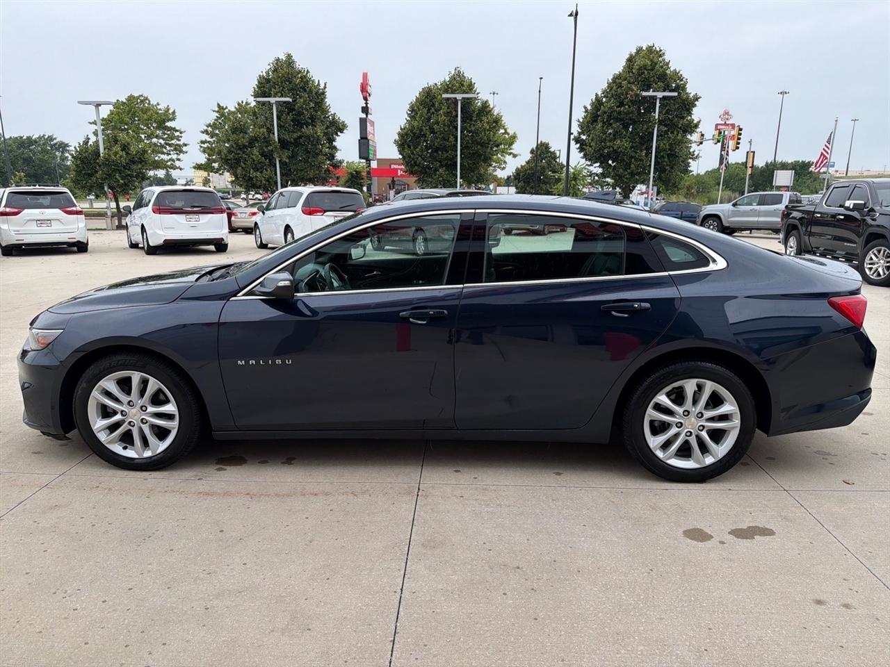 Chevrolet Malibu 4dr Sdn LT w/1LT 2017