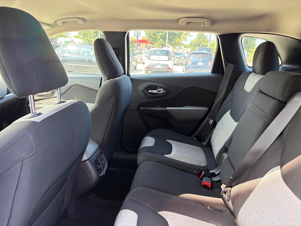 Jeep Cherokee FWD 4dr Sport 2014