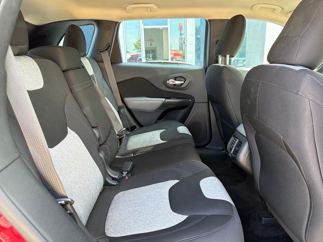 Jeep Cherokee FWD 4dr Sport 2014
